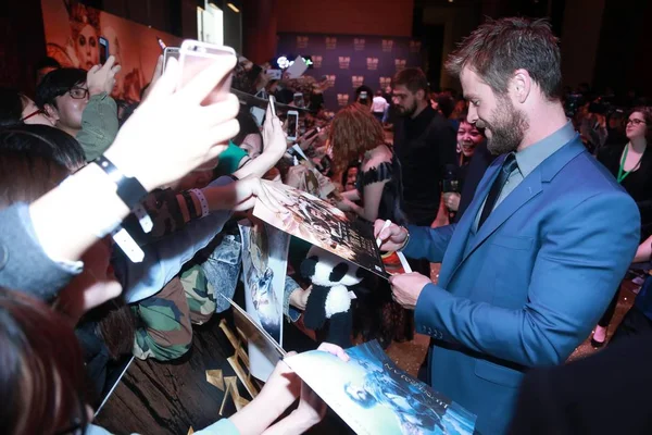 Actor Australiano Chris Hemsworth Derecha Actriz Estadounidense Jessica Chastain Centro — Foto de Stock