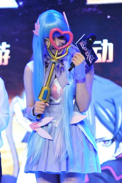 符号化の低ビットレート化ウンジョン Ara はコスプレ衣装に身を包んだ韓国ガール グループのオンライン ゲーム ケルベロス 北京での記者会見に出席 2016 — ストック写真