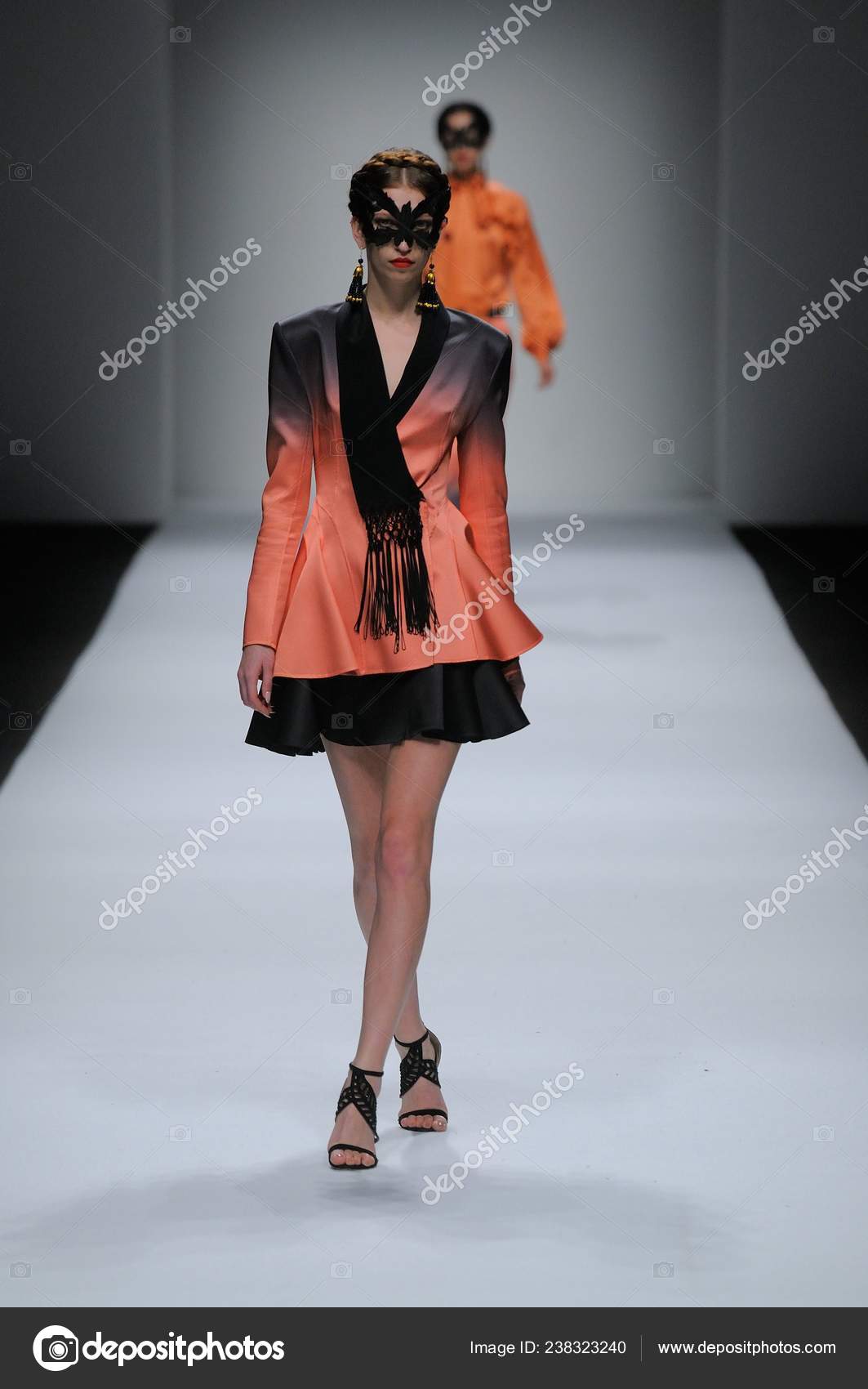 Model Displays New Creation Fashion Show Jefen Frankie Shanghai Fashion ...