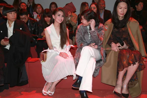 Mannequin Actrice Taïwanaise Hannah Quinlivan Deuxième Gauche Épouse Chanteur Acteur — Photo