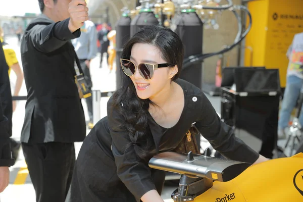 Actrice Chinoise Fan Bingbing Rend Visite Équipe Renault Avant Grand — Photo