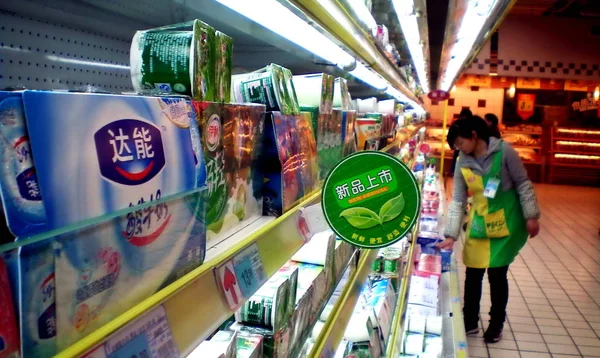 Kartonger Med Danone Yoghurt Till Salu Stormarknad Shanghai Kina September — Stockfoto