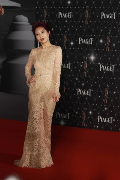 香港女演员杨美荣于2016年4月3日在香港举行的第35届香港电影大奖颁奖典礼上登上红地毯 — 图库照片