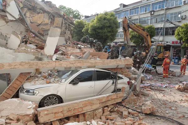 Vista Auto Danneggiata Dopo Crollo Edificio Tre Piani Shanghai Cina — Foto Stock