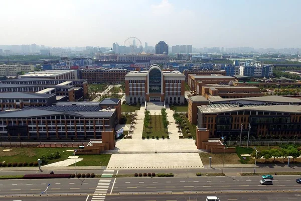 Μια Θέα Της Νέας Πανεπιστημιούπολης Της Σχολής Ξένων Γλωσσών Τσανγκζού — Φωτογραφία Αρχείου