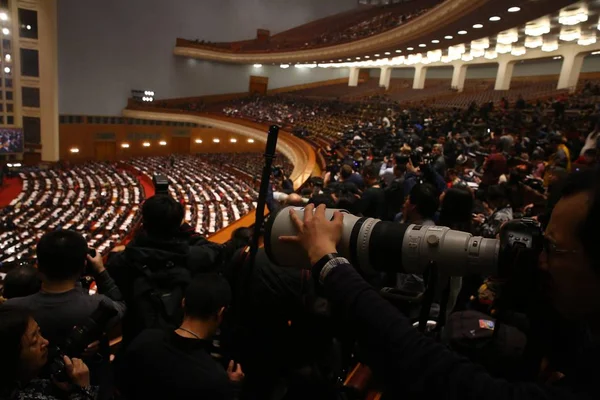 카메라 오프닝 사람들의 위원회의 세션에 베이징 중국에 사람들의 그레이트 홀에서 — 스톡 사진