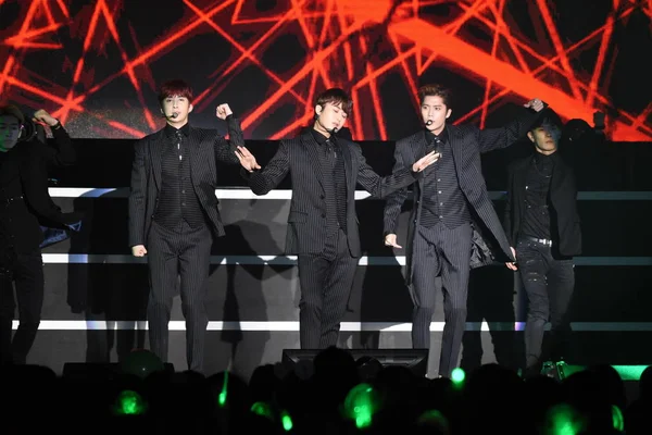 Des Membres Boys Group Sud Coréen Ss301 Produisent Lors Concert — Photo