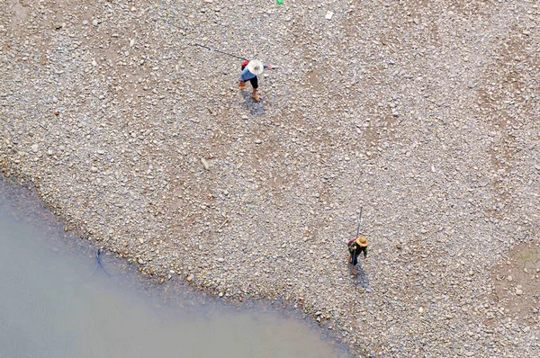 Veduta Del Letto Del Fiume Esposto Mentre Livelli Dell Acqua — Foto Stock