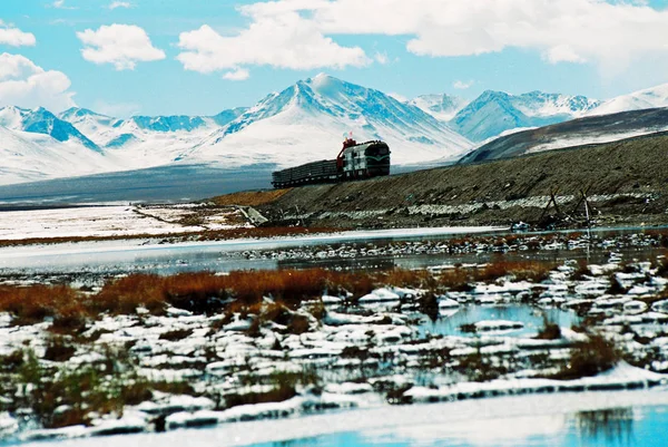 File Een Trein Reist Qingzang Qinghai Tibet Spoorweg Zuidwest China — Stockfoto