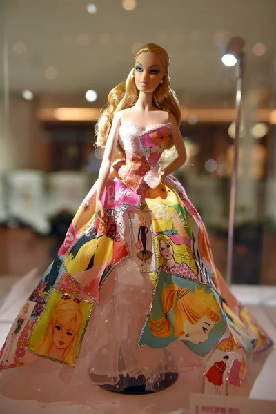 Generationer Drömmar Barbie Docka Displayen Stil Måste Barbie Doll Show — Stockfoto