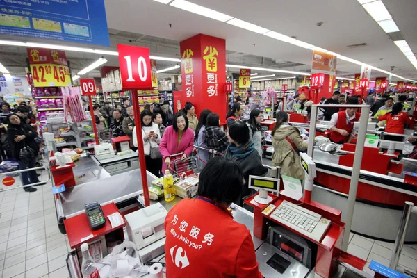 File Chinese Shoppers Queue Check Out Supermarket Carrefour Nanjing City — Stock Photo, Image