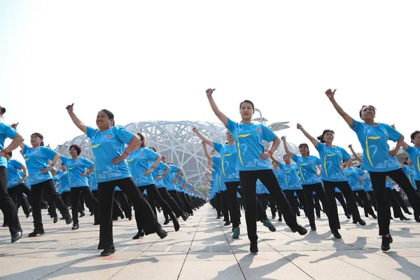 Los Residentes Locales Realizan Danza Cuadrada Durante Intento Establecer Nuevo —  Fotos de Stock