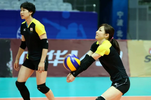 Японские Игроки Принимают Участие Тренинге Предстоящего Международного Женского Волейбольного Товарищеского — стоковое фото