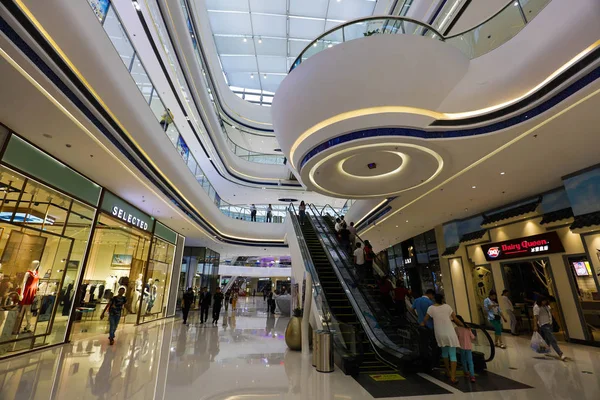 Pessoas Passam Por Lojas Wanda Mall Nanchang Wanda Cultural Tourism — Fotografia de Stock