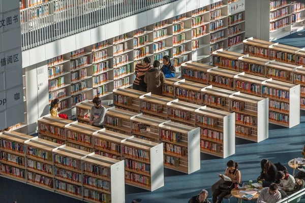 Pessoas Leem Livros Biblioteca Tianjin Tianjin China Janeiro 2015 — Fotografia de Stock
