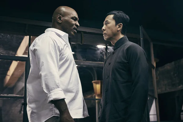 Пожертвования Фильма Ман Участием Американского Боксера Майка Тайсона Слева Гонконгского Стоковое Изображение