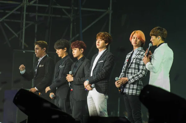 Leden Van Zuid Koreaanse Jongen Groep Super Junior Uitvoeren Tijdens — Stockfoto