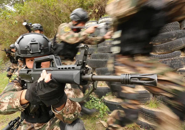 Polisi Paramiliter Tiongkok Bersenjata Mengambil Bagian Dalam Latihan Kota Shenzhen — Stok Foto