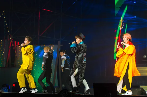 Miembros Del Grupo Chicos Surcoreanos Super Junior Presentan Concierto Shanghai —  Fotos de Stock