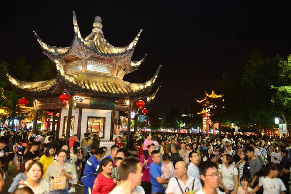 Multidões Turistas Chineses Visitam Confucius Temple Resort Durante Férias Dia — Fotografia de Stock