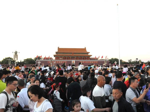 Toeristen Verdringen Tian Anmen Square Tijdens Nationale Dag Van Week — Stockfoto