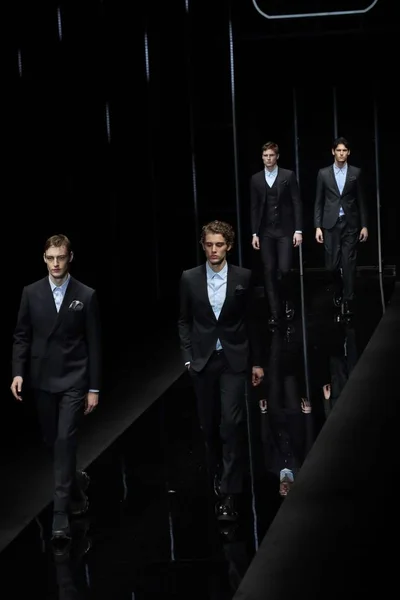Modelos Exibem Novas Criações Desfile Emporio Armani Durante Milan Men — Fotografia de Stock
