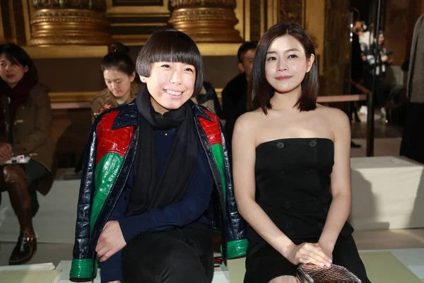 台湾の女優ミシェル チェン および中国のファッション ジャーナリスト アンジェリカ チャン ヴォーグ中国の編集長 パリのファッション週間秋 2016 年までにパリ — ストック写真