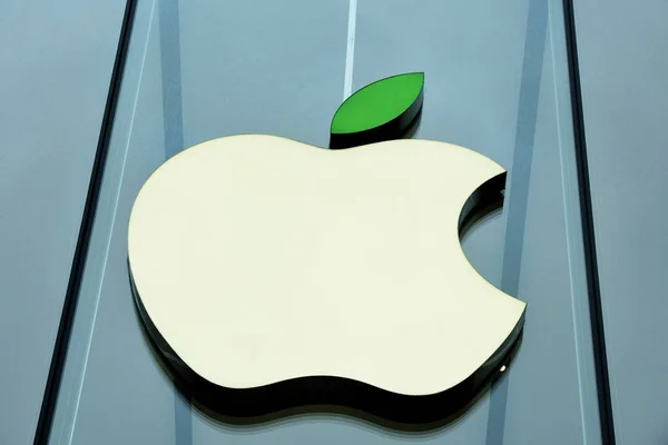 Liść Część Logo Apple Inc Jest Ozdobiony Zielonymi Materiałami Aby — Zdjęcie stockowe