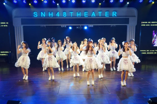 Členové Skupiny Čínská Dívka Snh48 Vystoupí Koncertě Získat Peníze Zdravotní — Stock fotografie
