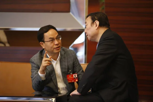 Hejun Izquierda Presidente Ceo Hanergy Holding Group Limited Habla Con —  Fotos de Stock