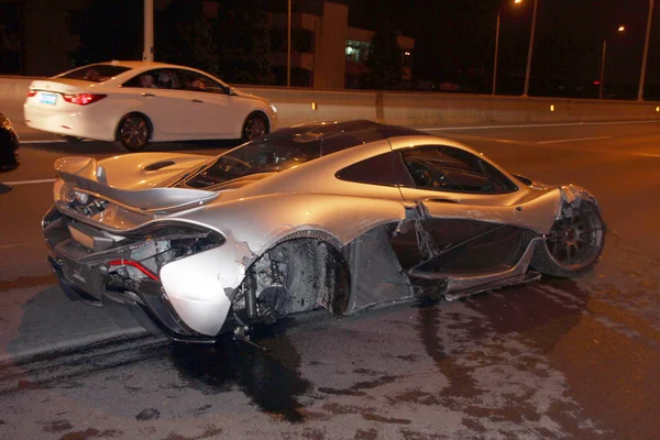 Car Passes Seriously Damaged Mclaren Sports Car Collided Guardrails Another — 图库照片