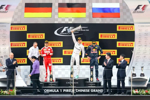 Piloto Mecedes Nico Rosberg Alemania Cuarto Derecha Sostiene Trofeo Campeón —  Fotos de Stock