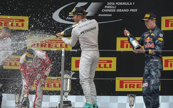 Pilota Mecedes Nico Rosberg Della Germania Secondo Destra Spruzza Champagne — Foto Stock