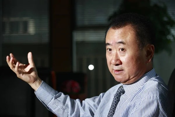 中国の北京でのインタビューで 大連ワンダグループの会長王 Jianlin が描かれている 8月29日2012 — ストック写真