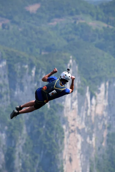 2016年4月28日 重庆市云阳县龙岗景区2016年世界低空跳伞世界低空跳伞选手 — 图库照片