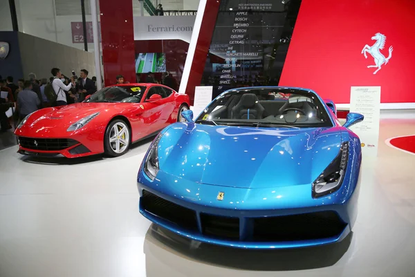 Ferrari 488 Gtb F12 Berlinetta Spor Arabalar Vardır Ekranda Pekin — Stok fotoğraf