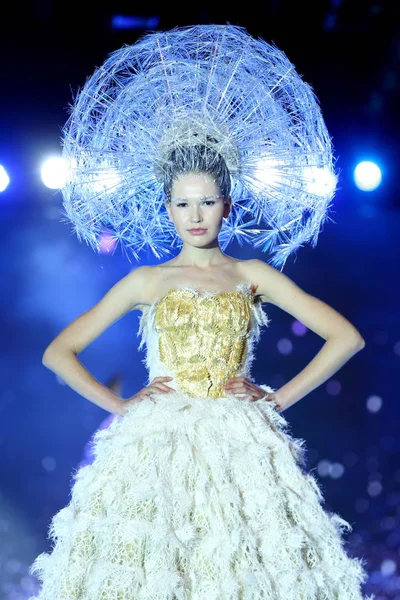 Bir Model Şanghay Düzenlenen 2016 Çin Kuaför Saç Moda Ödülleri — Stok fotoğraf