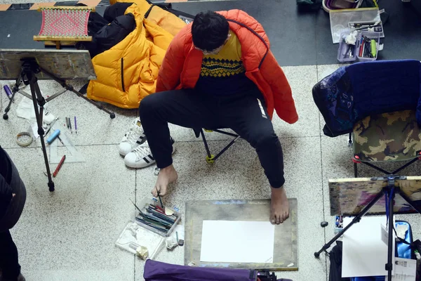 Candidat Chinois Sans Bras Prépare Dessiner Avec Ses Pieds Alors — Photo