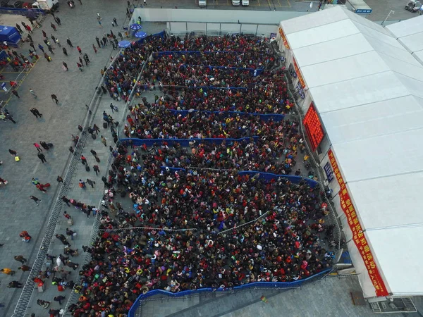 Nesta Vista Aérea Multidões Passageiros Chineses Que Vão Para Casa — Fotografia de Stock