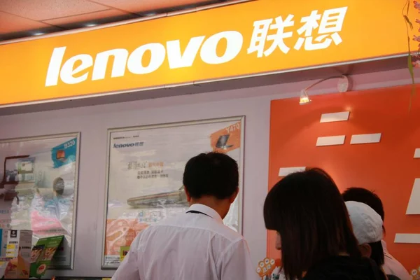 Клієнти Бачили Магазині Lenovo Місті Нанкін Провінція Цзянсу Східного Китаю — стокове фото