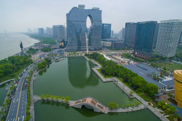 View Building Looks Pair Unbalanced Trousers Qianjiang River Hangzhou City — стоковое фото