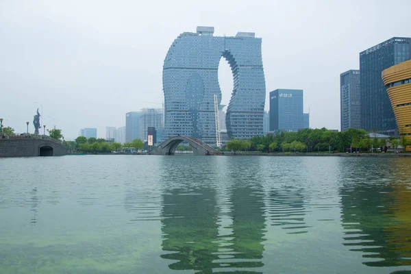 View Building Looks Pair Unbalanced Trousers Qianjiang River Hangzhou City — стоковое фото