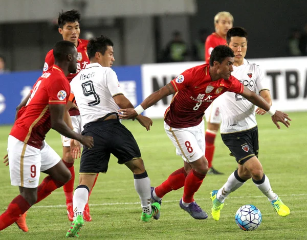 Paulinho Chiny Guangzhou Evergrande Taobao Drugie Prawo Przełamuje Graczy Korea — Zdjęcie stockowe