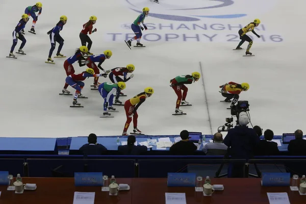 Skater Messen Sich Der 3000M Mixed Staffel Der Frauen Während — Stockfoto