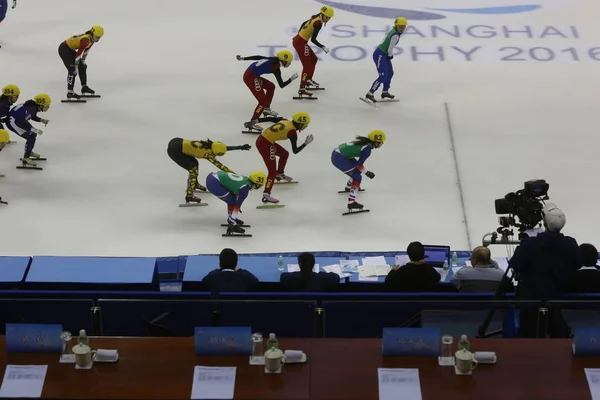 Skater Messen Sich Der 3000M Mixed Staffel Der Frauen Während — Stockfoto