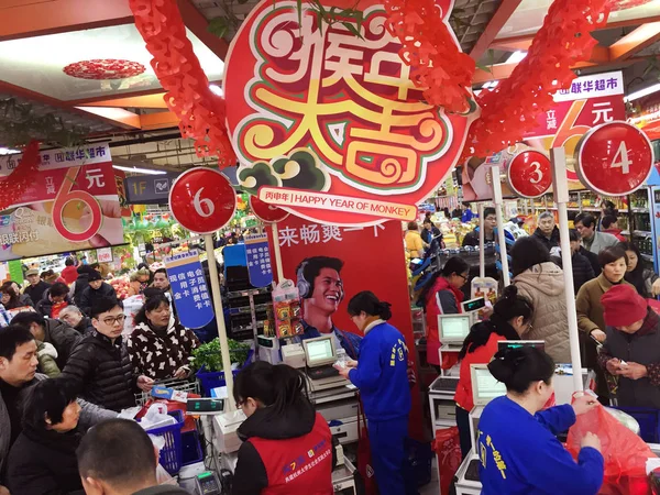 Müşteriler Hangzhou Şehrinde Bir Süpermarkette Alışveriş Doğu Çin Zhejiang Eyaleti — Stok fotoğraf