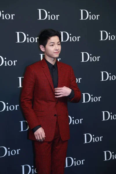 Actor Surcoreano Song Joong Llega Desfile Moda Dior Homme 2016 — Foto de Stock