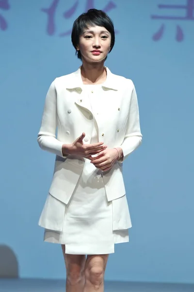 中国の女優周迅は 2016 日北京 丸尾スキンケア製品のプロモーション イベントでポーズします — ストック写真