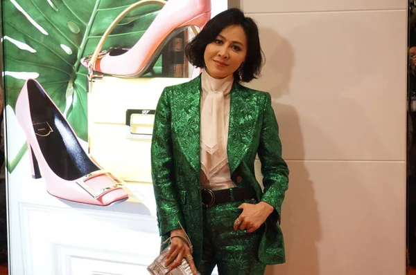 香港の女優カリーナ ポーズ ロジャーヴィヴィエ 中国での新しいブティックのオープニング パーティー中に 2016 — ストック写真