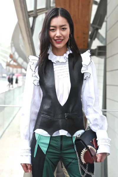 Modella Cinese Liu Wen Arriva Alla Sfilata Louis Vuitton Durante — Foto Stock